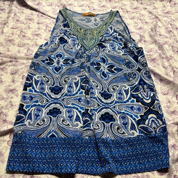 Ellen Tracy Tops - 🍄Ellen Tracy Blue Paisley Top